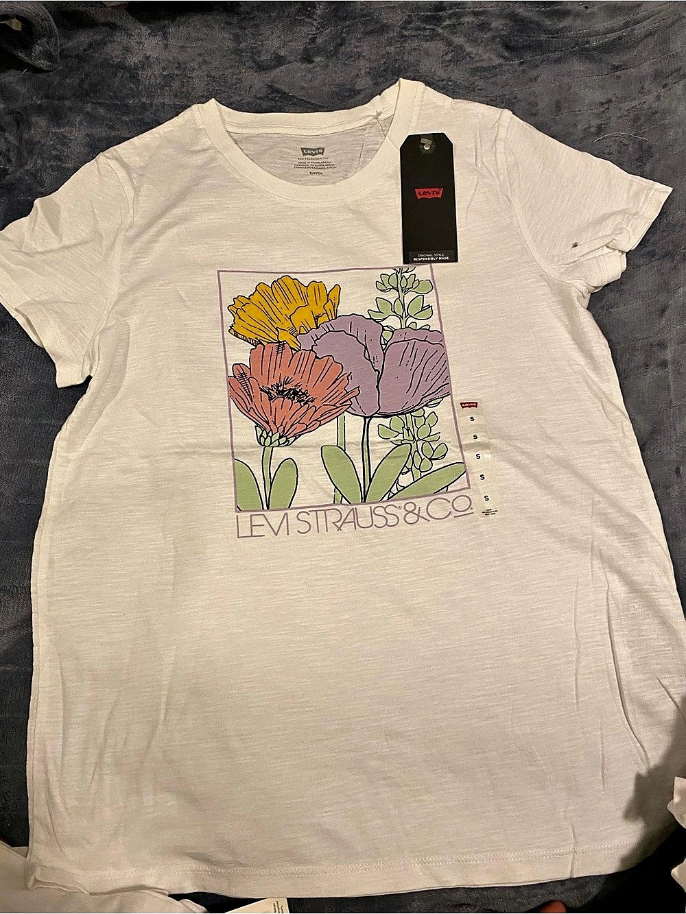 Levi'Small Graphic Floral Box Logo T-Shirt White & Purple Small